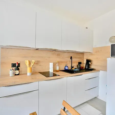 Apartament Lovely In With Kitchen *
