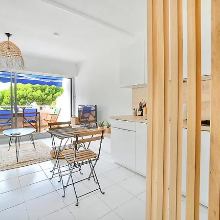 Apartament Lovely In With Kitchen *