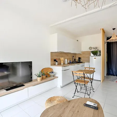 Lovely In With Kitchen Le Grau-du-Roi